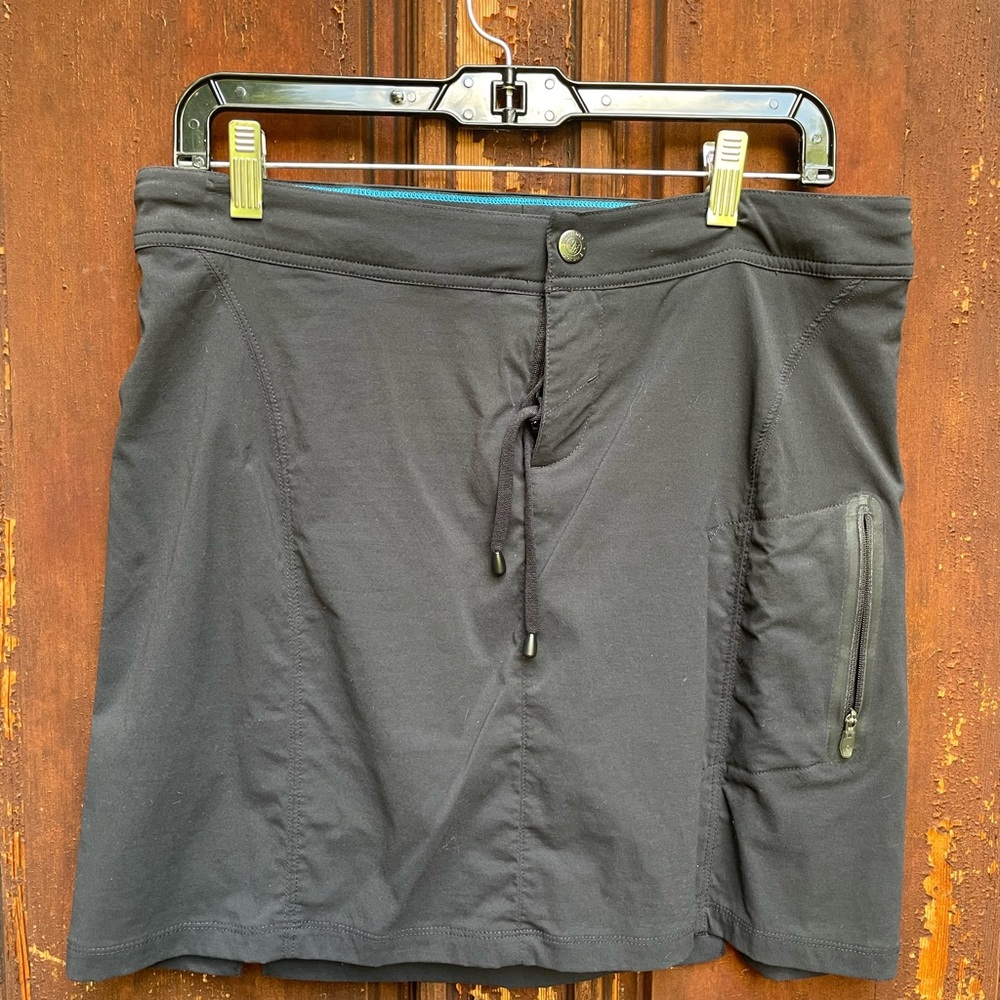 Columbia size 10 skirt